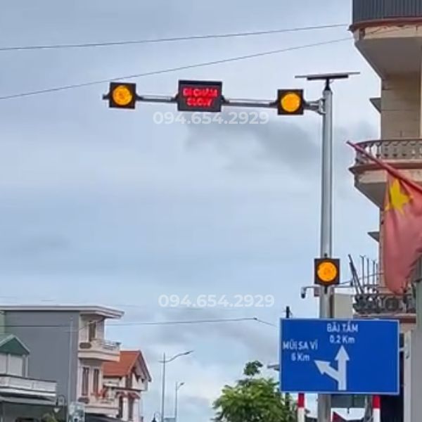 đèn tín hiệu cảnh báo đi chậm Slow D400