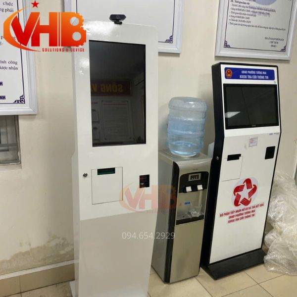 Kiosk lấy số màn dọc 24 inch
