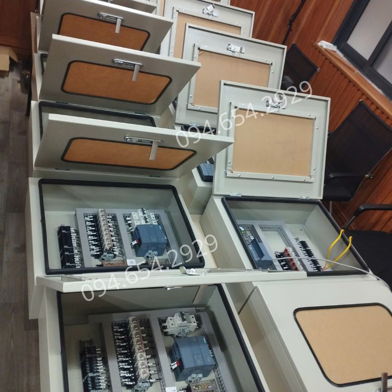 Tủ điều khiển đèn tín hiệu sát hạch