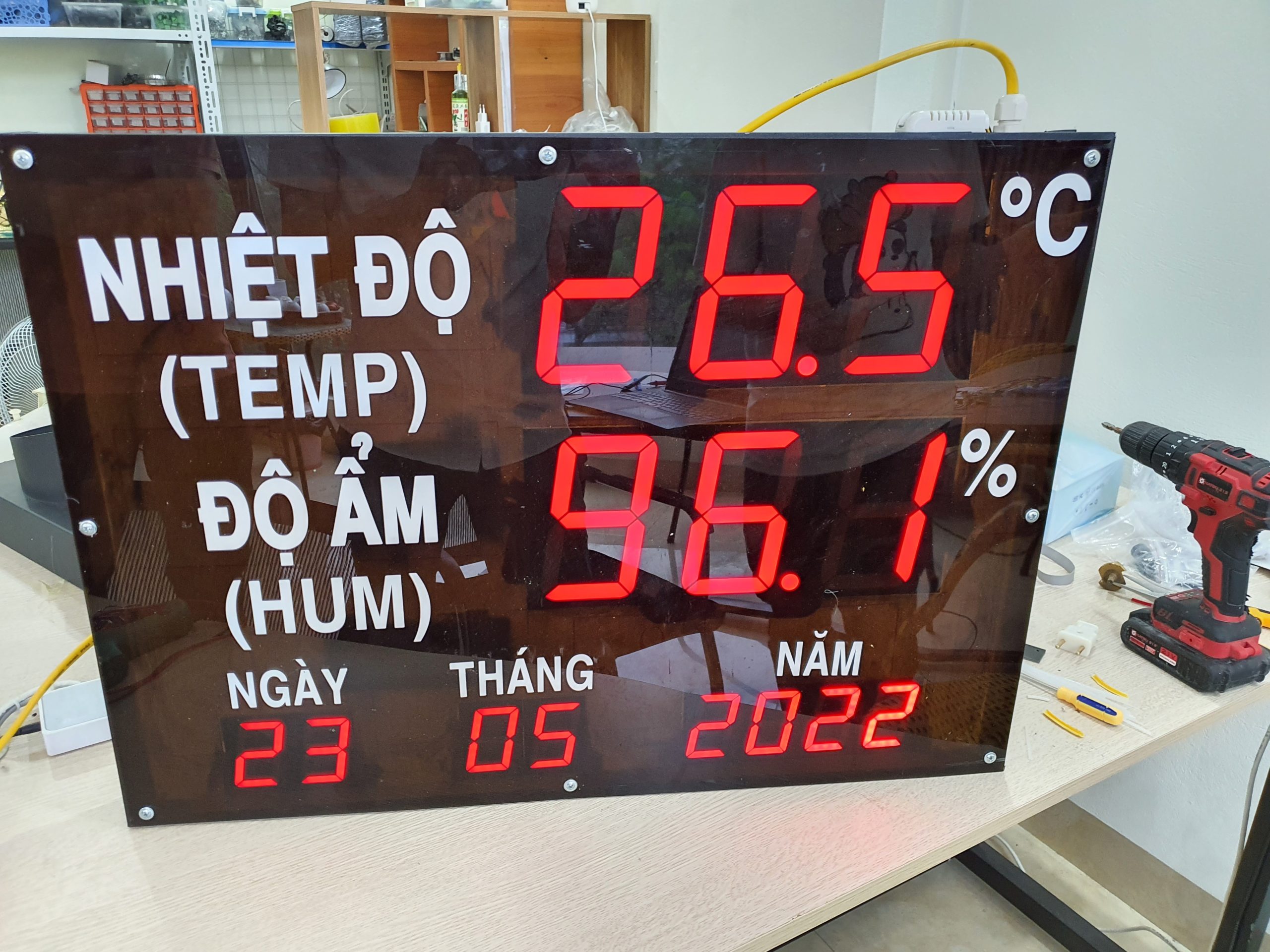Hình 1: Đồng hồ đo nhiệt độ độ ẩm