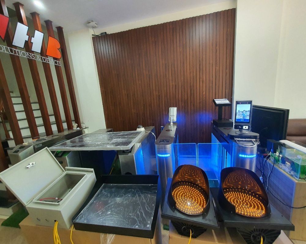 Đèn tín hiệu giao thông chớp vàng NLMT D300
